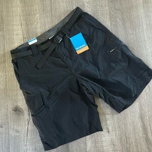 Men’s Columbia shorts with belt